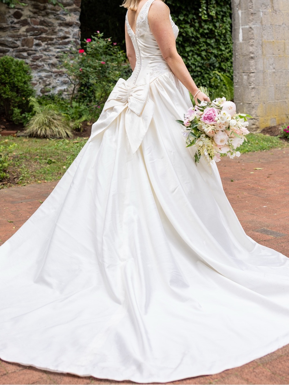 100% silk vintage Ivory Bridal Gown with straps with beaded bodice